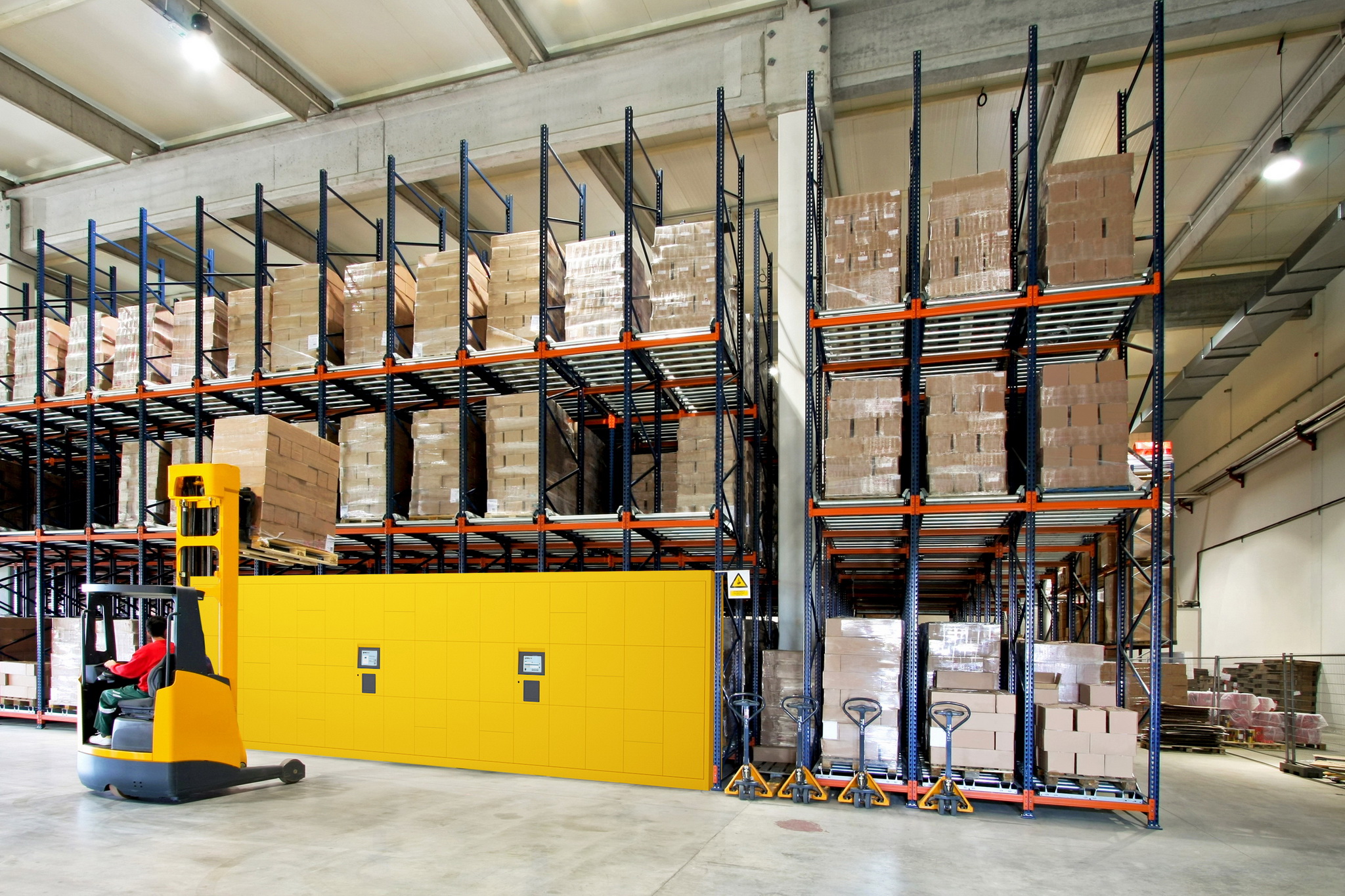 Forklifter warehouse