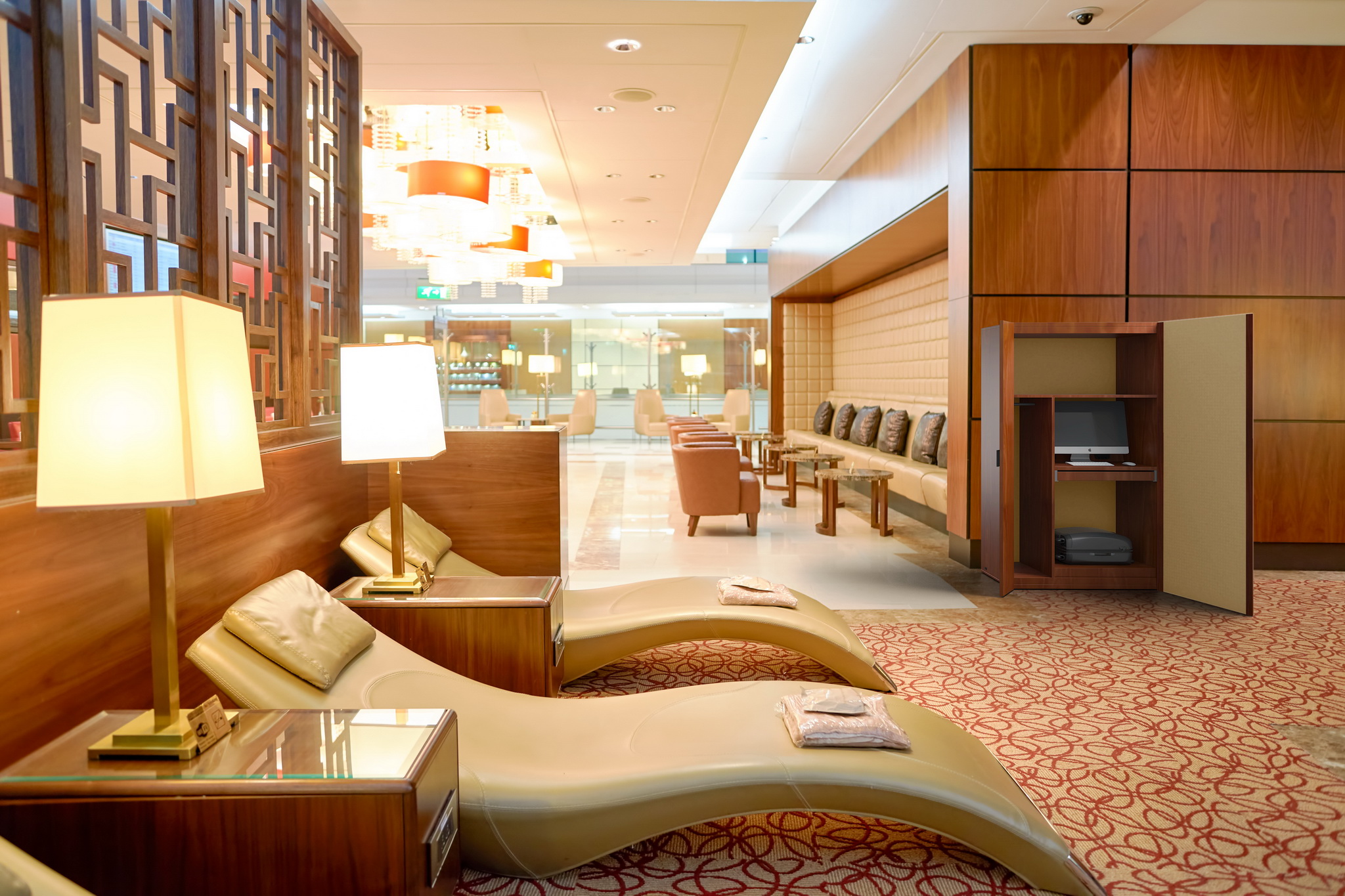 Emirates business class lounge